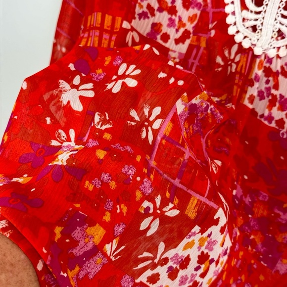 Mushkaby Sienna Rose Sheer Deep V Abstract Floral Neck Top Women’s Size Size M.🔥 - Picture 7 of 9